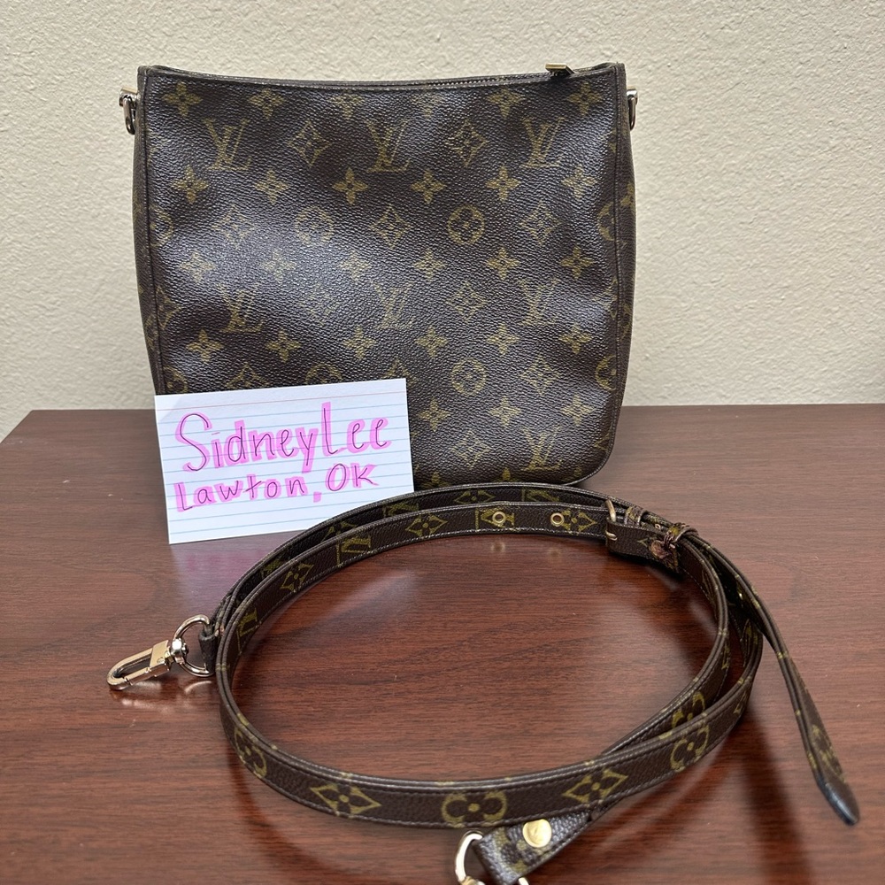 Louis Vuitton Looping MM